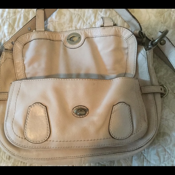 ❤️SOLD❤️COACH Cream CrossBody Leather Bag Zip Clos - Picture 5 of 8